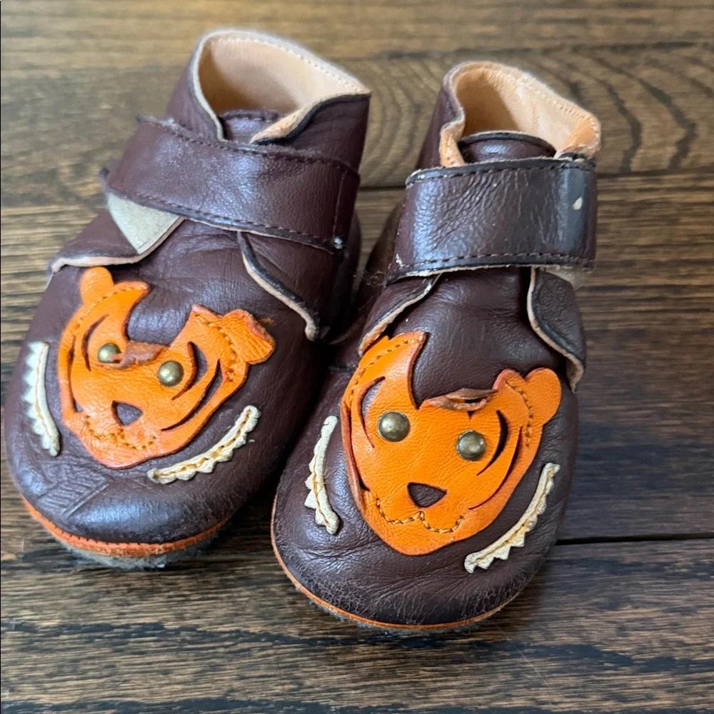Easy Peasy Brown Leather   Slip-On moccasins. Very good condition